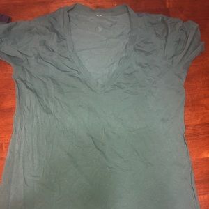 EUC lululemon love tee - v in green.
